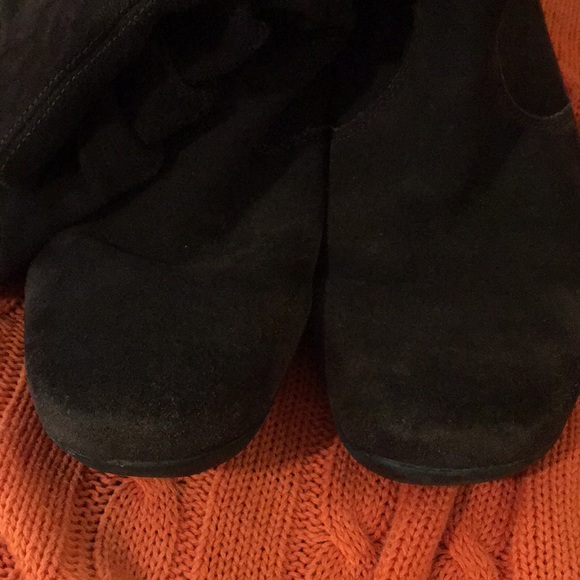 Well loved suede boots by Naturalizer - Picture 2 of 5